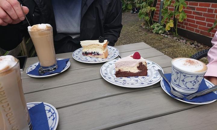 Nadjas kleiner Kuchen- und Kaffee-Garten